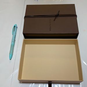 Louis Vuitton box for SLG 1 with strap as seen in pictures